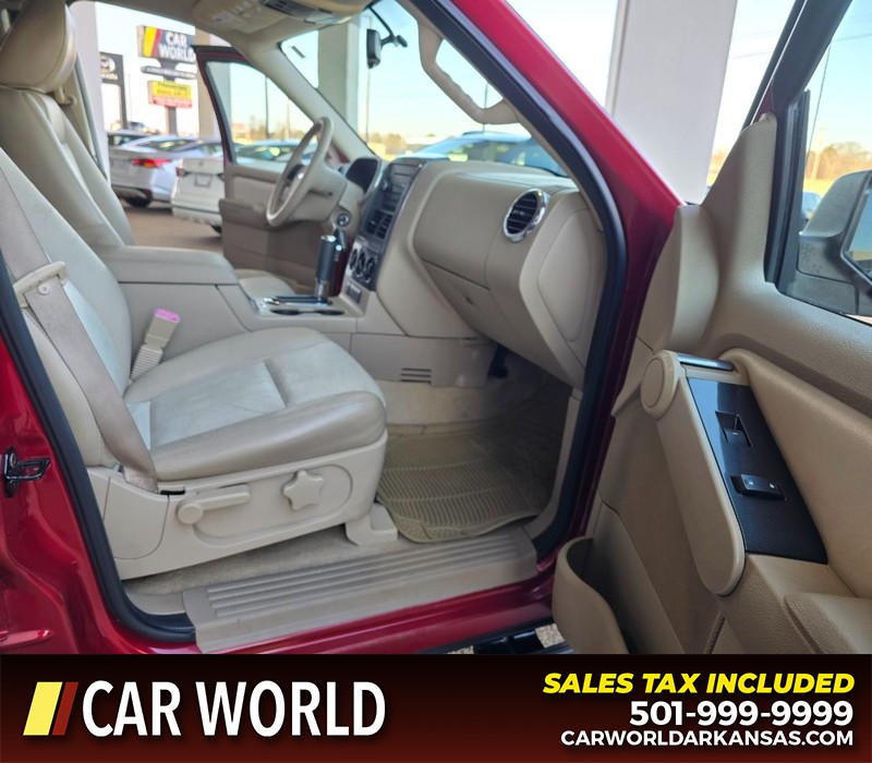 Ford Explorer Vehicle Full-screen Gallery Image 12