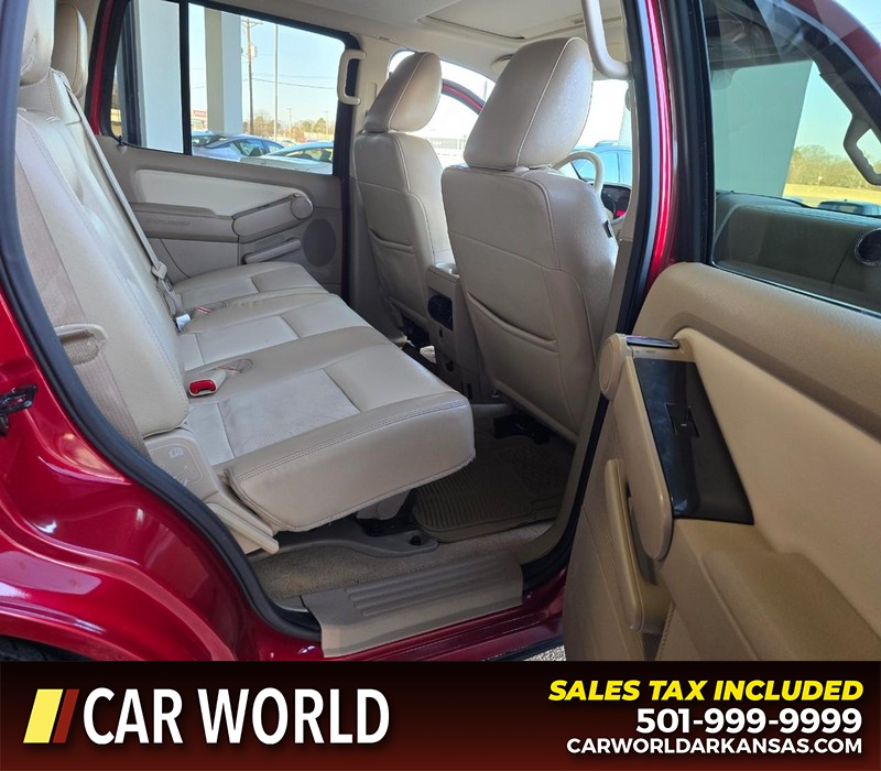 Ford Explorer Vehicle Full-screen Gallery Image 13