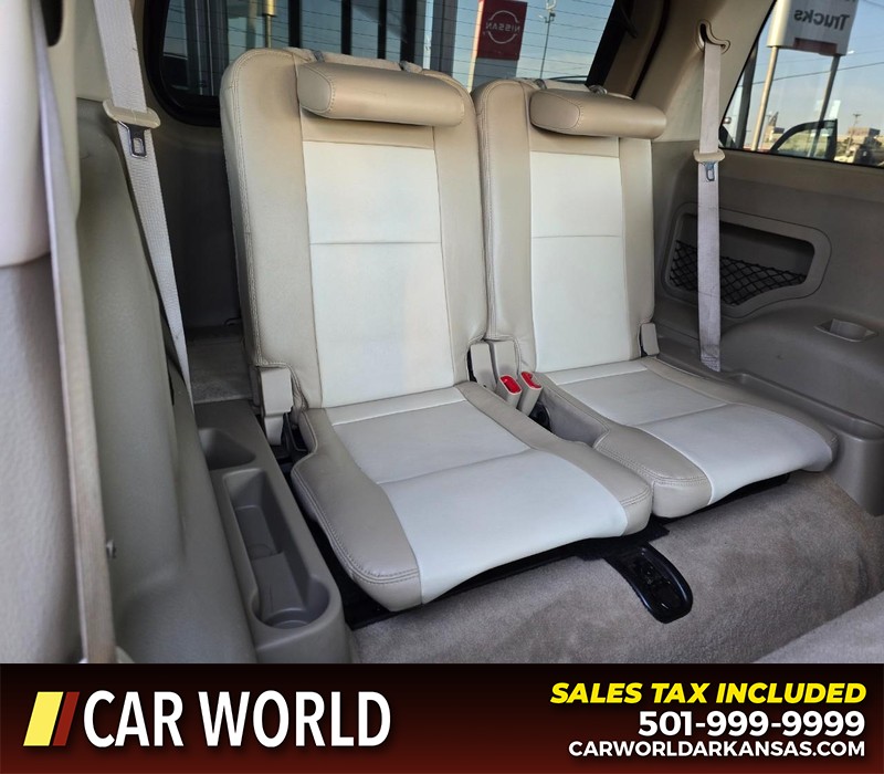 Ford Explorer Vehicle Full-screen Gallery Image 14