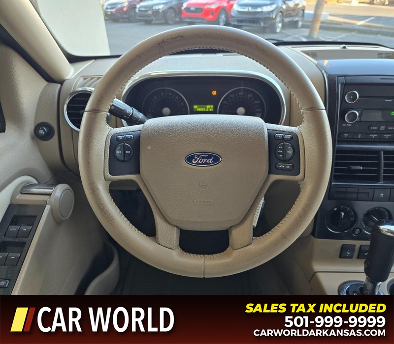 Ford Explorer Vehicle Full-screen Gallery Image 18