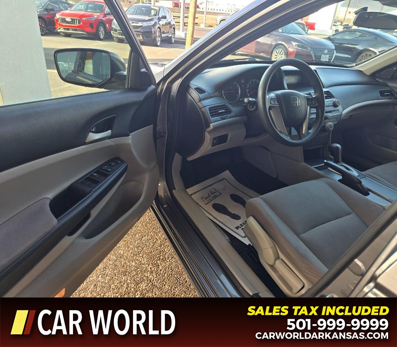 Honda Accord Sedan Vehicle Full-screen Gallery Image 7