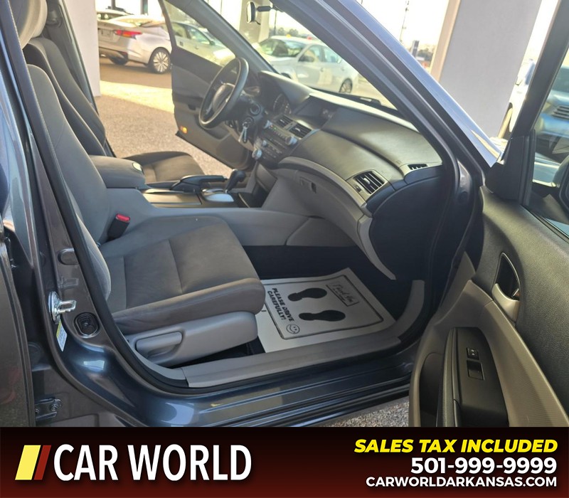 Honda Accord Sedan Vehicle Full-screen Gallery Image 11