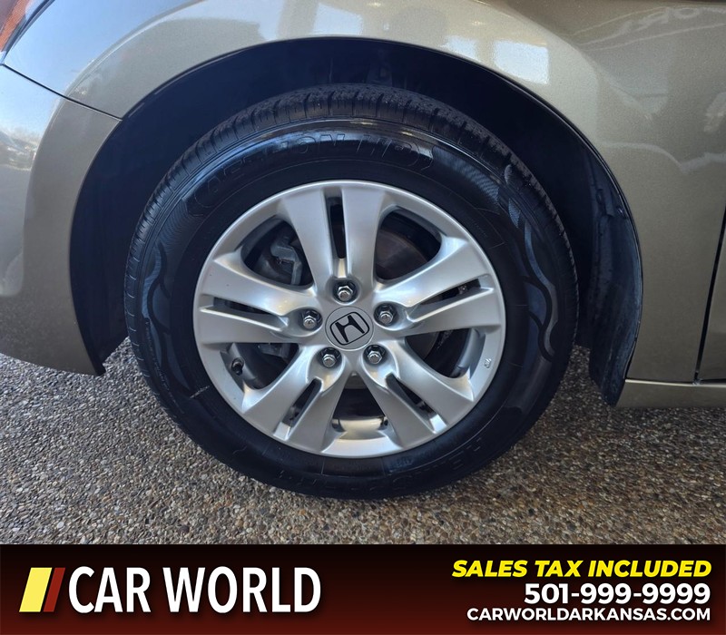 Honda Accord Sedan Vehicle Full-screen Gallery Image 6