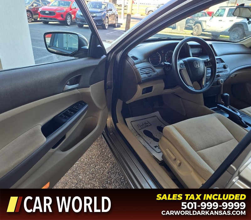 Honda Accord Sedan Vehicle Full-screen Gallery Image 7