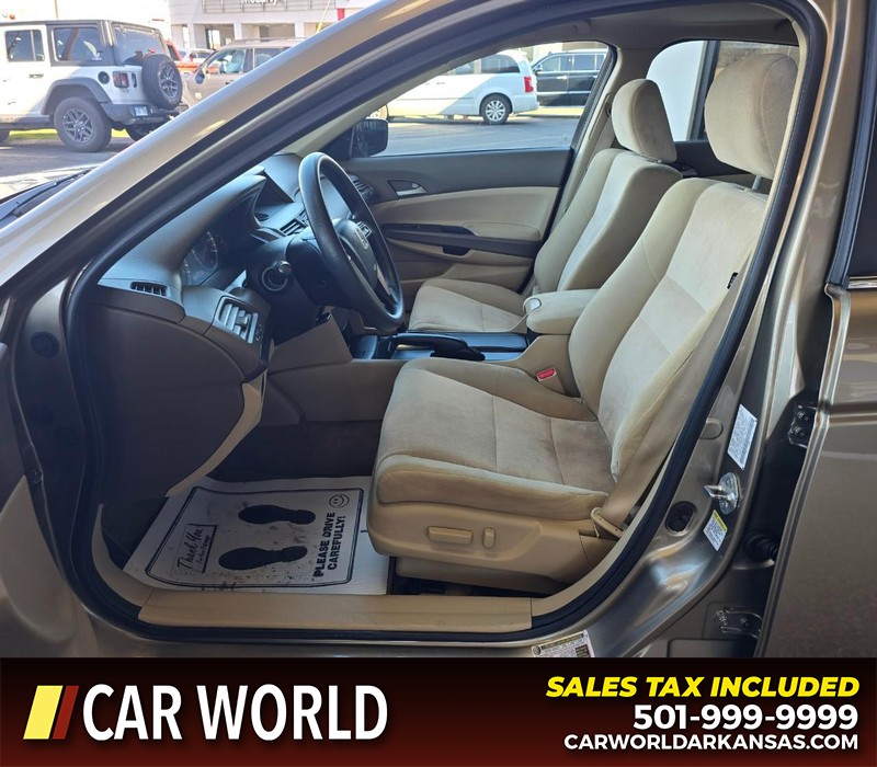 Honda Accord Sedan Vehicle Full-screen Gallery Image 8