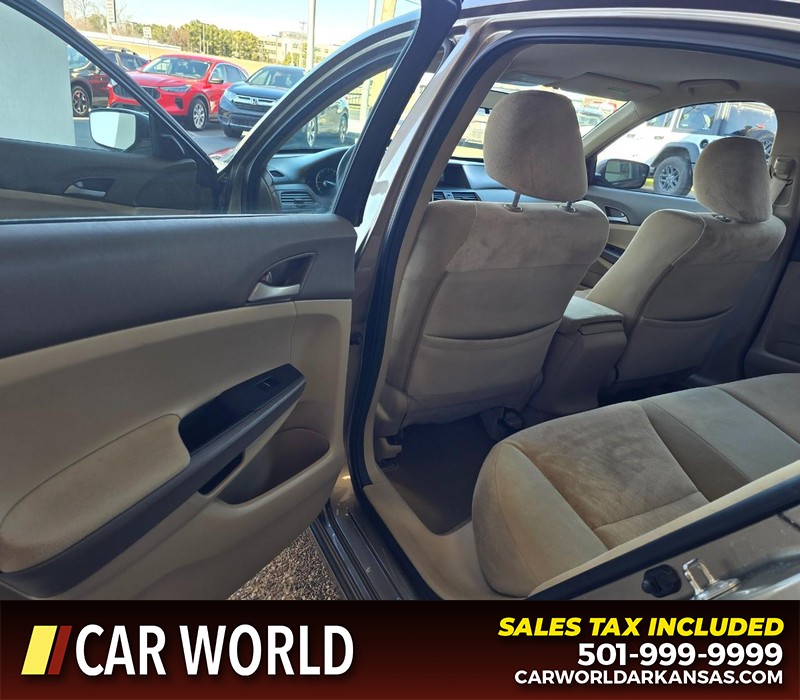 Honda Accord Sedan Vehicle Full-screen Gallery Image 9