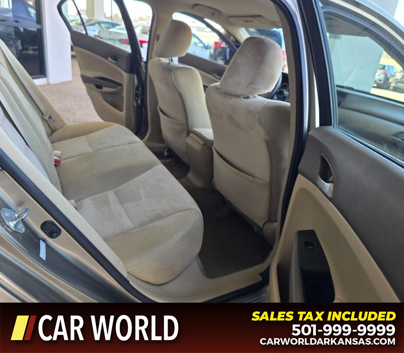 Honda Accord Sedan Vehicle Full-screen Gallery Image 12