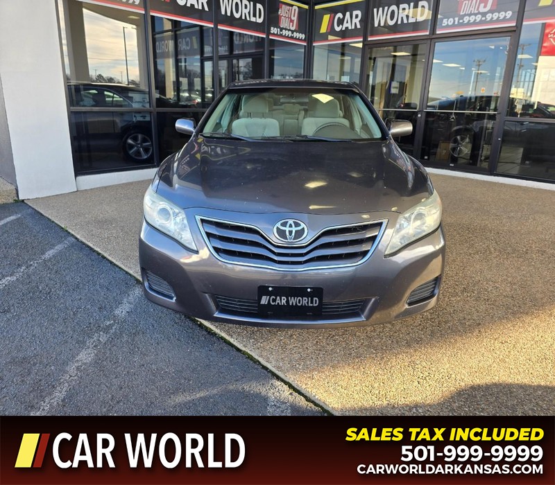 Toyota Camry Vehicle Full-screen Gallery Image 2