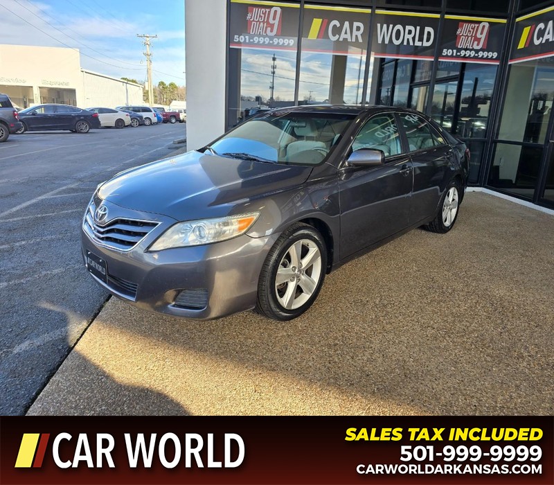 Toyota Camry Vehicle Full-screen Gallery Image 3