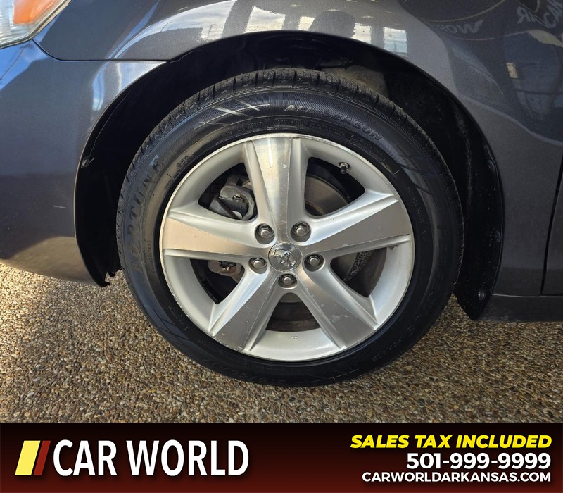 Toyota Camry Vehicle Full-screen Gallery Image 6