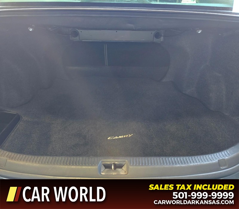 Toyota Camry Vehicle Full-screen Gallery Image 13