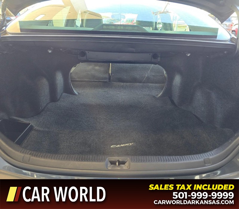 Toyota Camry Vehicle Full-screen Gallery Image 14