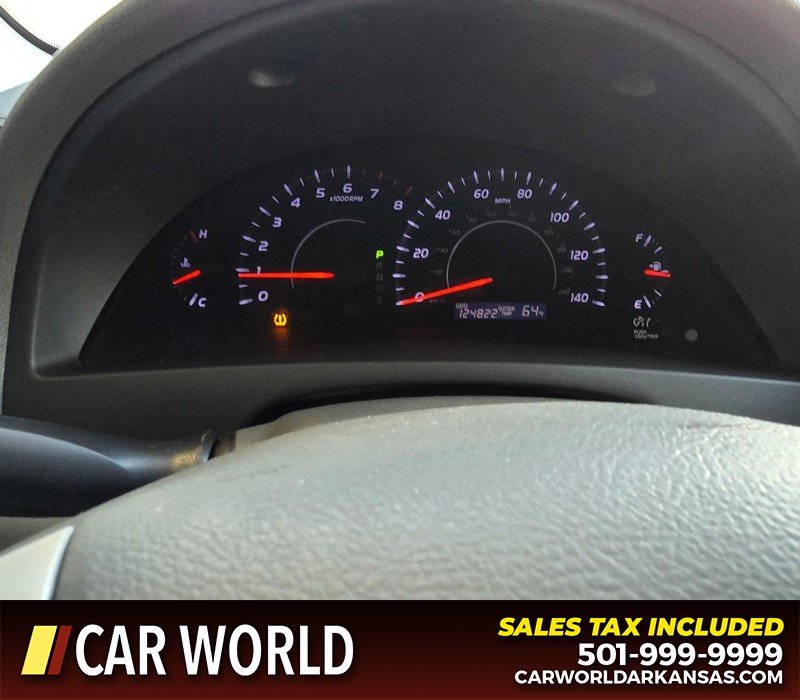 Toyota Camry Vehicle Full-screen Gallery Image 17