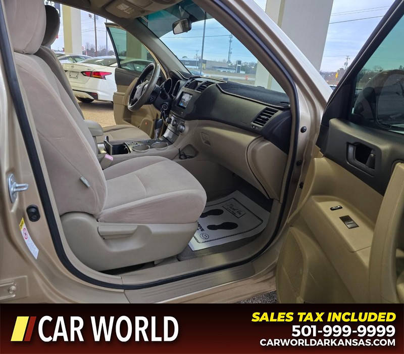 Toyota Highlander Vehicle Full-screen Gallery Image 12