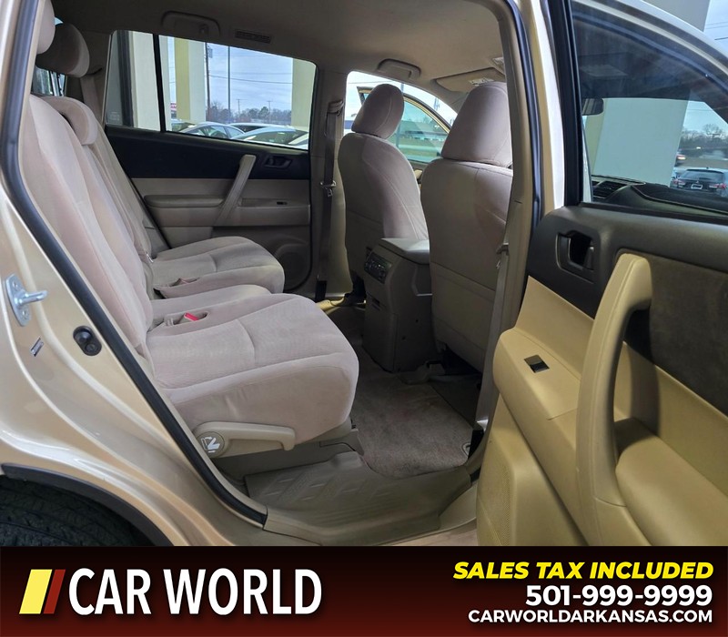 Toyota Highlander Vehicle Full-screen Gallery Image 13