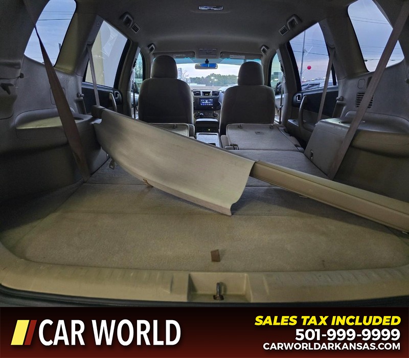 Toyota Highlander Vehicle Full-screen Gallery Image 17