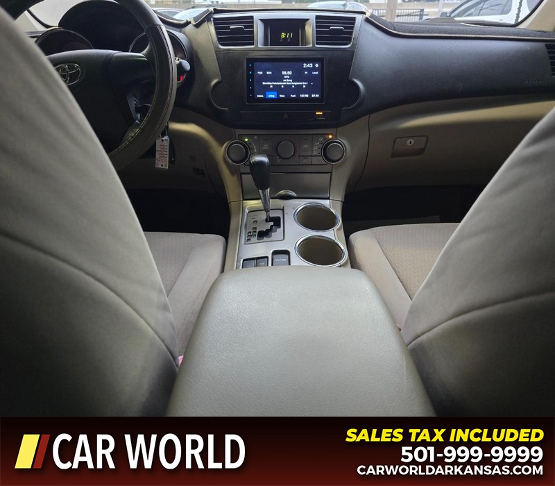 Toyota Highlander Vehicle Full-screen Gallery Image 21