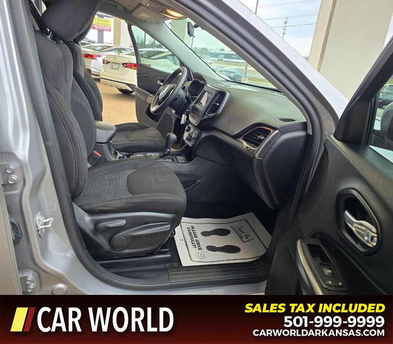 Jeep Cherokee Vehicle Full-screen Gallery Image 11