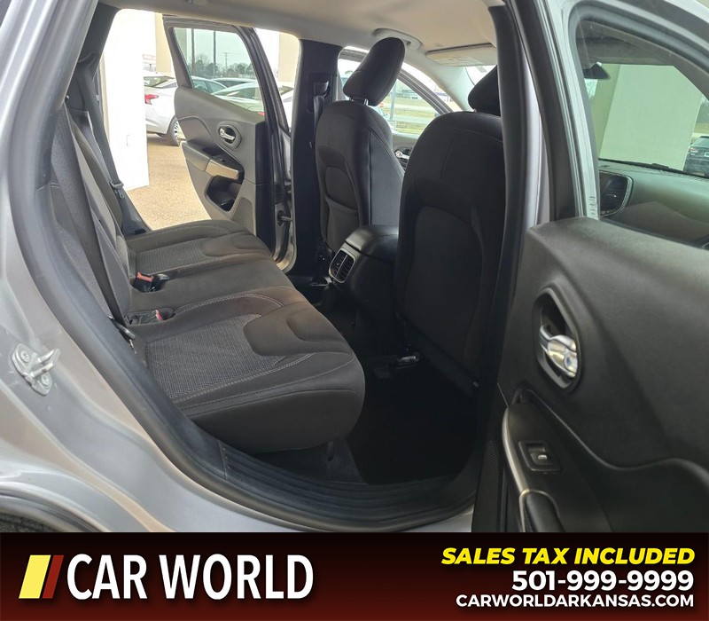 Jeep Cherokee Vehicle Full-screen Gallery Image 12