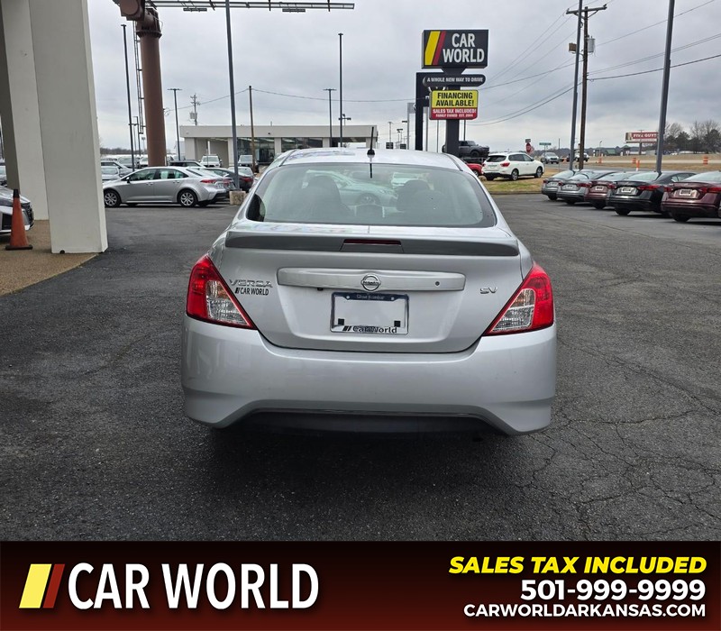 Nissan Versa Sedan Vehicle Full-screen Gallery Image 5