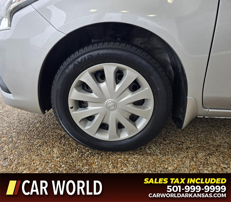 Nissan Versa Sedan Vehicle Full-screen Gallery Image 6