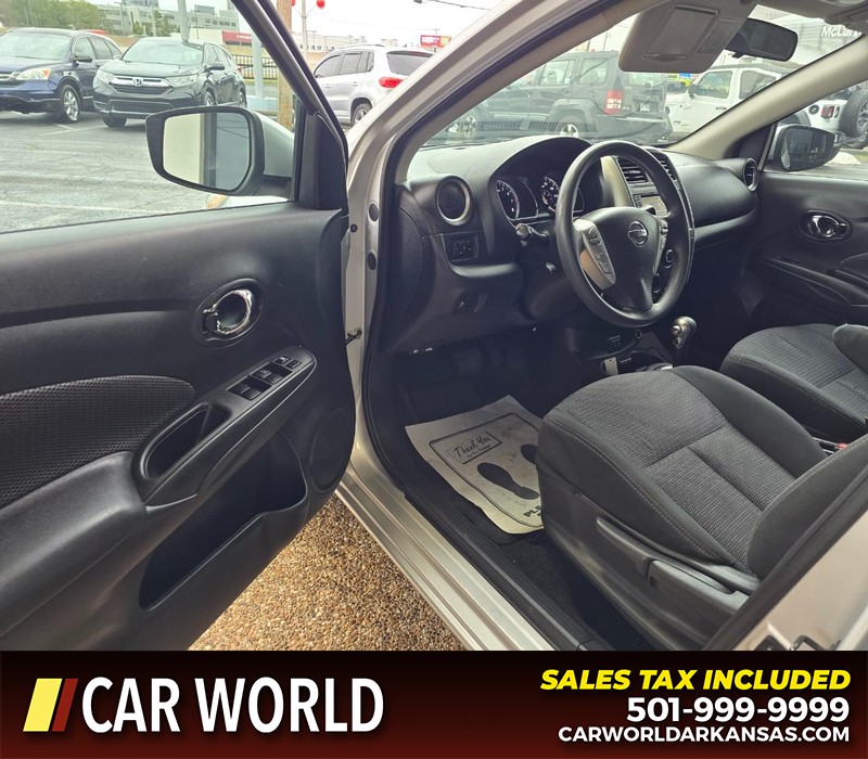 Nissan Versa Sedan Vehicle Full-screen Gallery Image 7