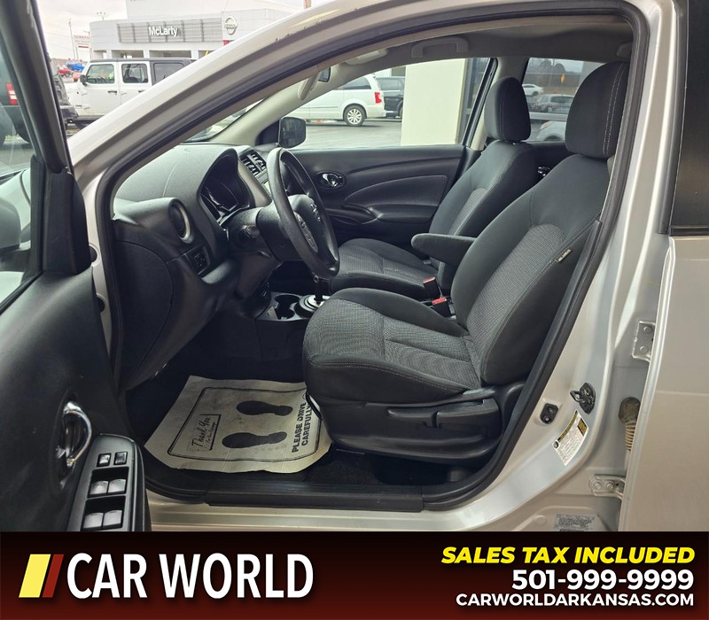 Nissan Versa Sedan Vehicle Full-screen Gallery Image 8