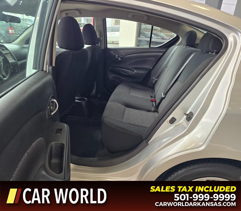 Nissan Versa Sedan Vehicle Full-screen Gallery Image 10