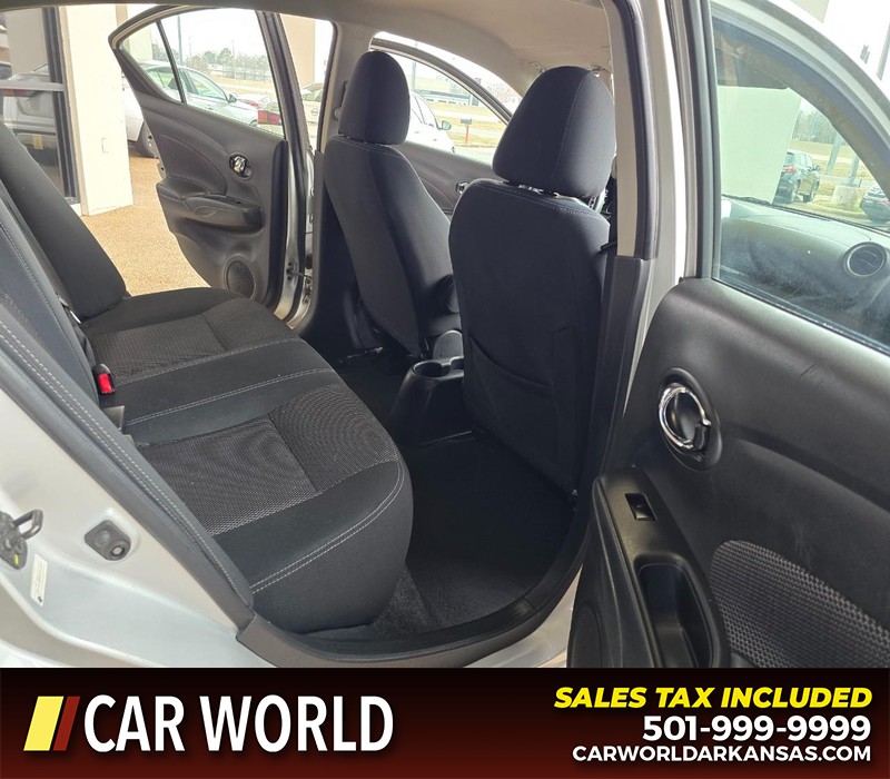 Nissan Versa Sedan Vehicle Full-screen Gallery Image 12