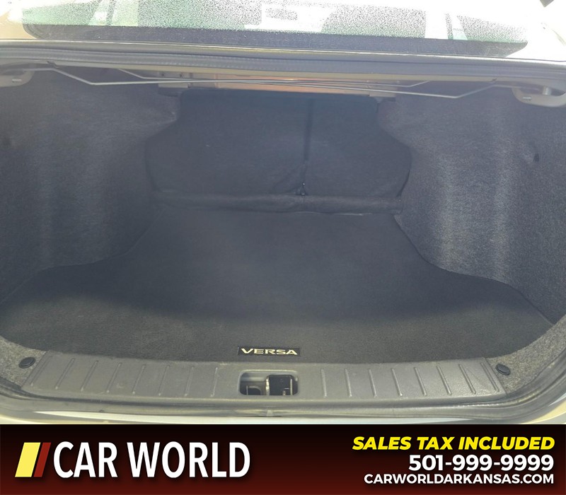 Nissan Versa Sedan Vehicle Full-screen Gallery Image 13