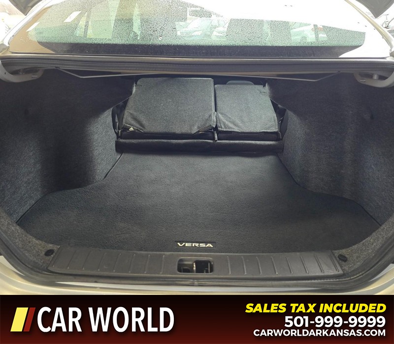 Nissan Versa Sedan Vehicle Full-screen Gallery Image 14