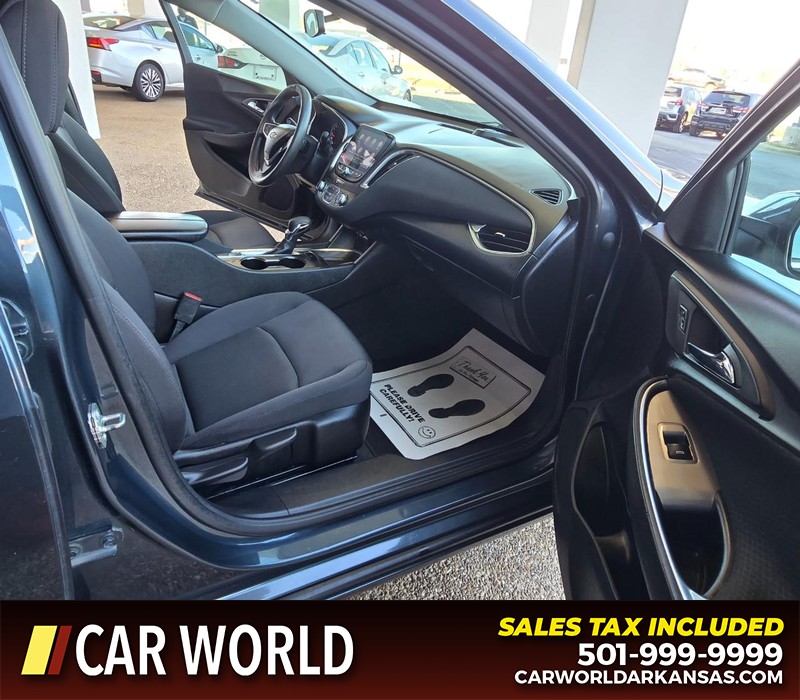 Chevrolet Malibu Vehicle Full-screen Gallery Image 11