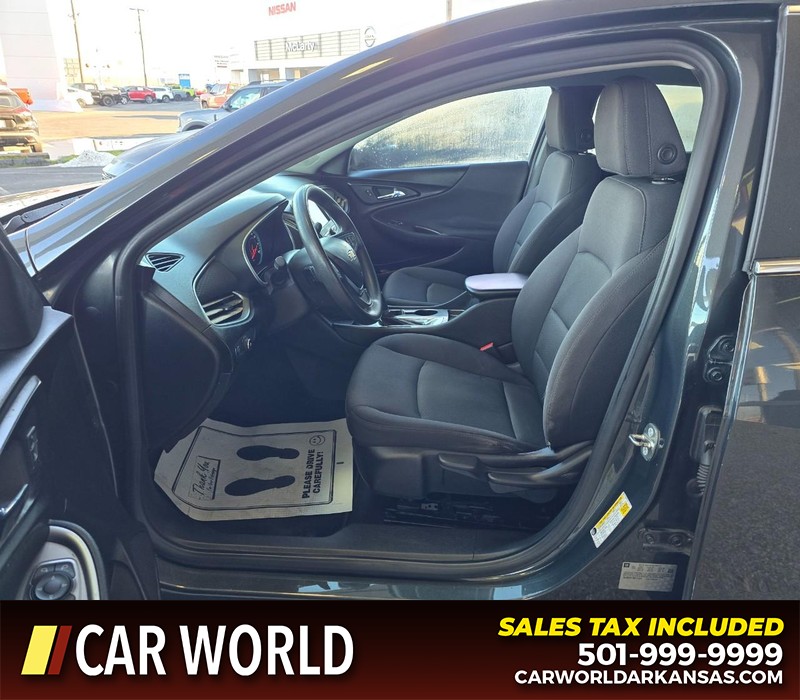 Chevrolet Malibu Vehicle Full-screen Gallery Image 8