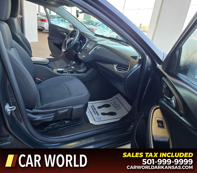 Chevrolet Malibu Vehicle Full-screen Gallery Image 11