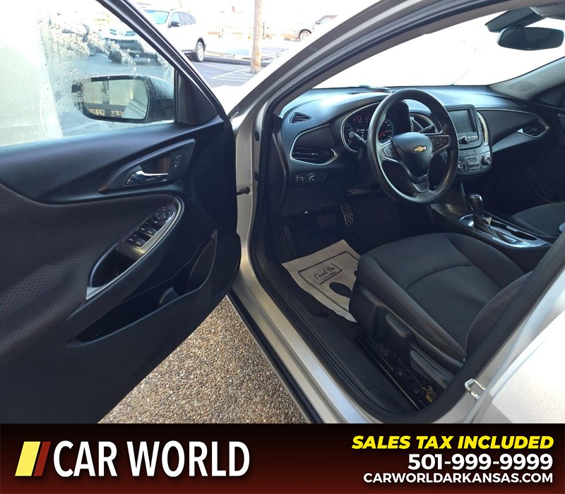 Chevrolet Malibu Vehicle Full-screen Gallery Image 7