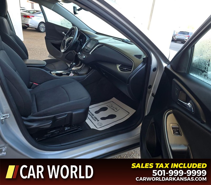 Chevrolet Malibu Vehicle Full-screen Gallery Image 11