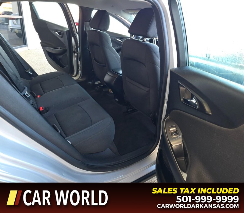 Chevrolet Malibu Vehicle Full-screen Gallery Image 12