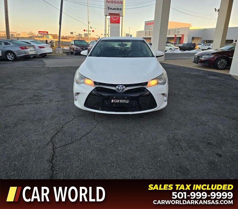 Toyota Camry Vehicle Full-screen Gallery Image 2