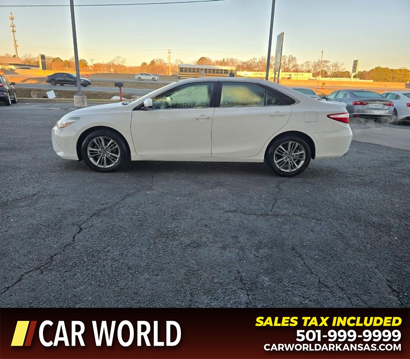 Toyota Camry Vehicle Full-screen Gallery Image 4