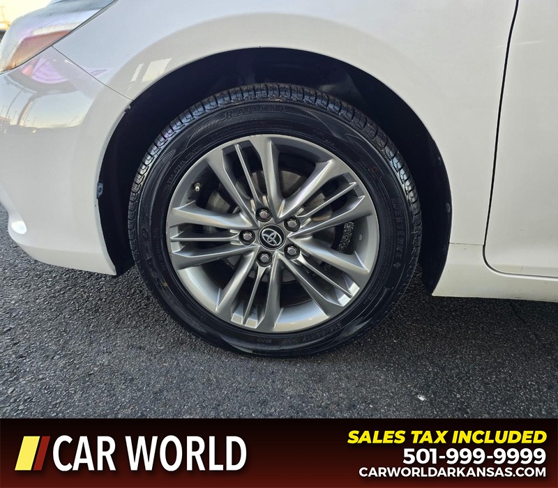 Toyota Camry Vehicle Full-screen Gallery Image 6