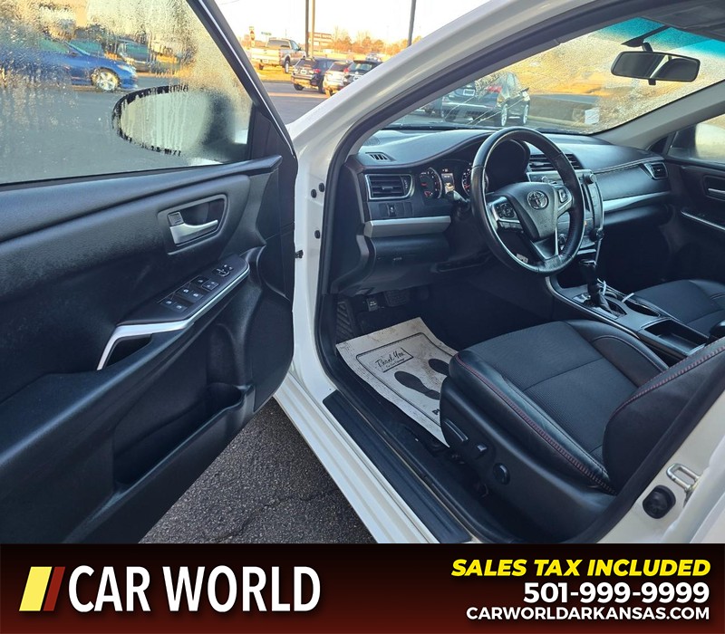 Toyota Camry Vehicle Full-screen Gallery Image 7