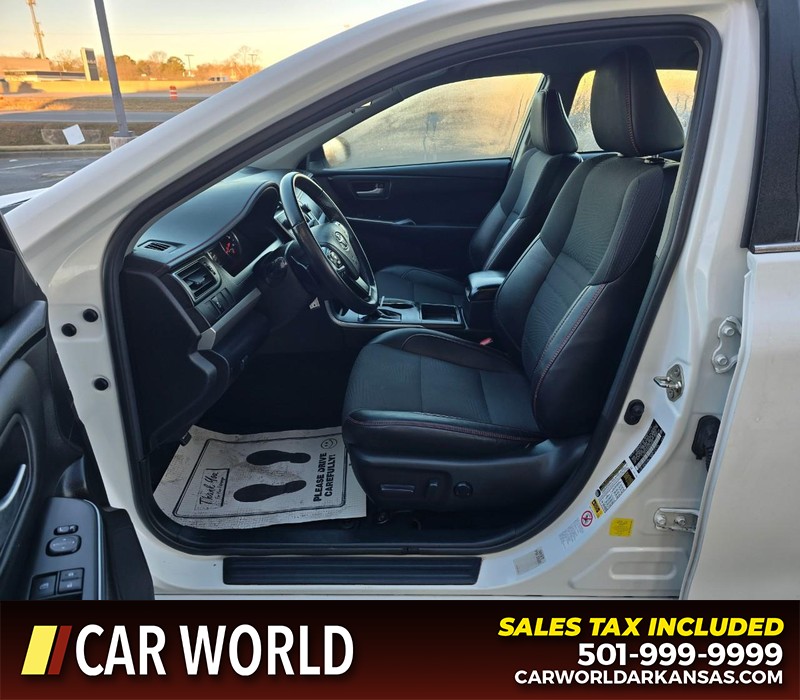 Toyota Camry Vehicle Full-screen Gallery Image 8