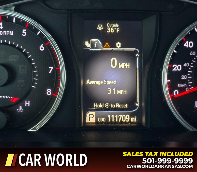 Toyota Camry Vehicle Full-screen Gallery Image 16