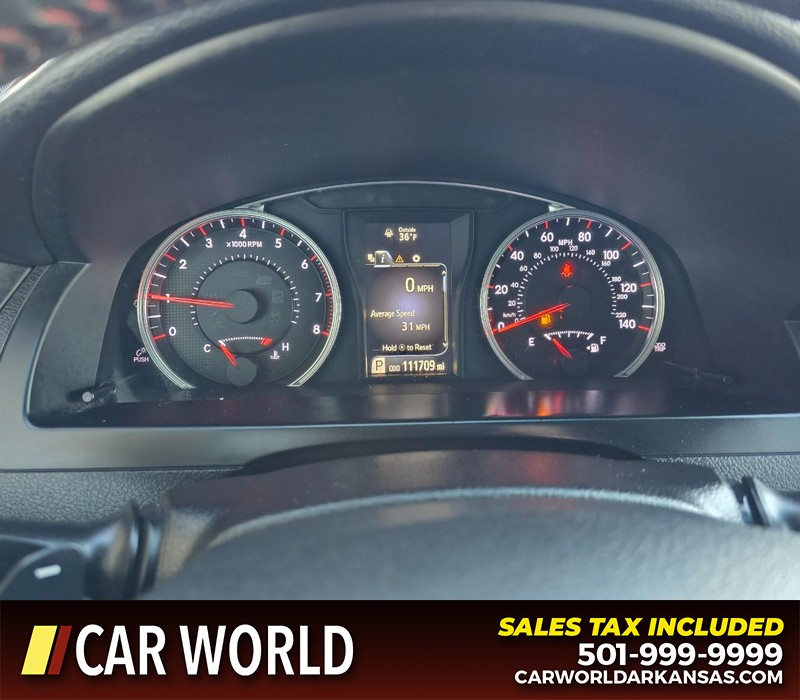 Toyota Camry Vehicle Full-screen Gallery Image 17