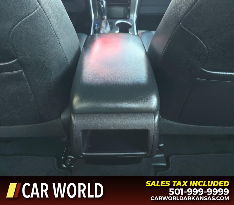 Toyota Camry Vehicle Full-screen Gallery Image 19