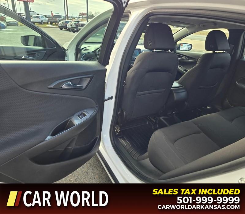 Chevrolet Malibu Vehicle Full-screen Gallery Image 9