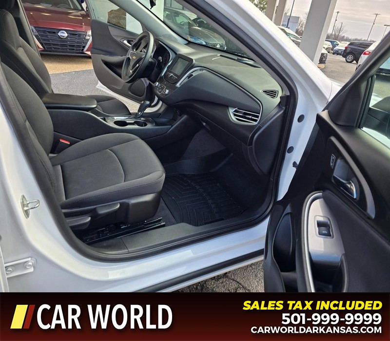 Chevrolet Malibu Vehicle Full-screen Gallery Image 11