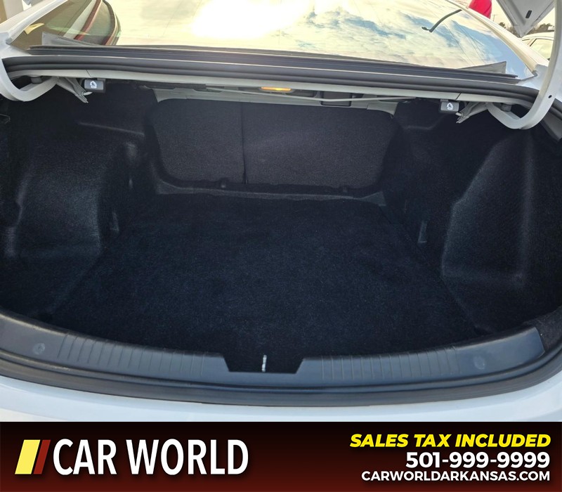 Chevrolet Malibu Vehicle Full-screen Gallery Image 13