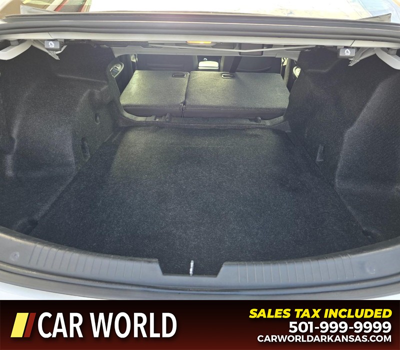 Chevrolet Malibu Vehicle Full-screen Gallery Image 14