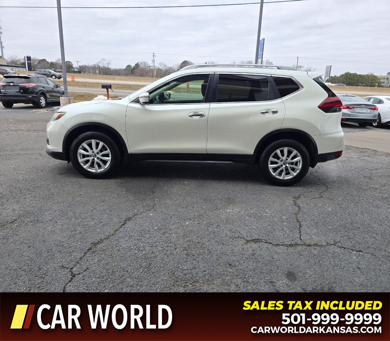 Nissan Rogue Vehicle Full-screen Gallery Image 4